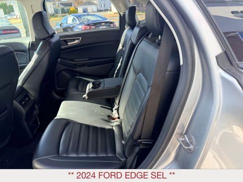 Used 2024 Ford Edge SEL image 13