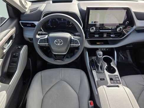 Used 2026 Toyota Highlander Platinum AWD/4WD image 34