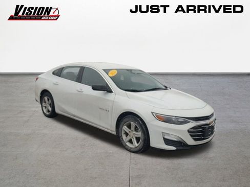 Used 2022 Chevrolet Malibu LS image 3