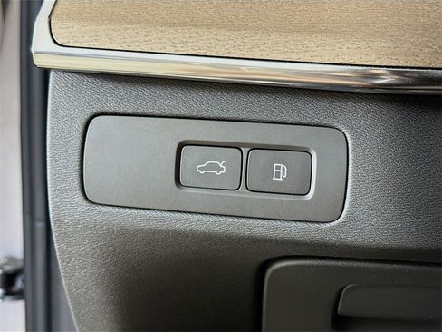 Certified 2026 Volvo XC90 T8 Plus w/ Protection Package Premier AWD/4WD image 10