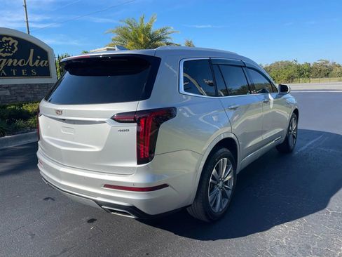 Used 2020 Cadillac XT6 Premium Luxury FWD image 3