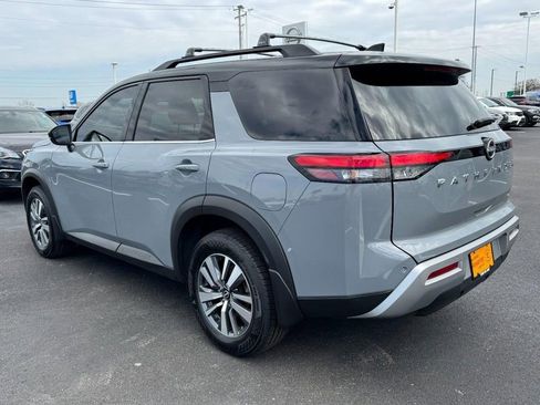 Used 2024 Nissan Pathfinder SL image 5