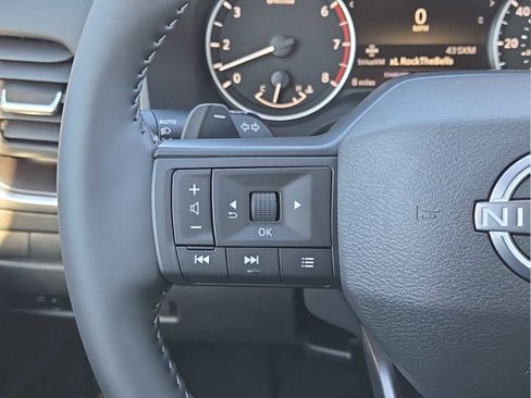 Used 2025 Nissan Rogue SV FWD image 23