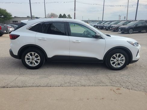 Used 2023 Ford Escape Active image 5