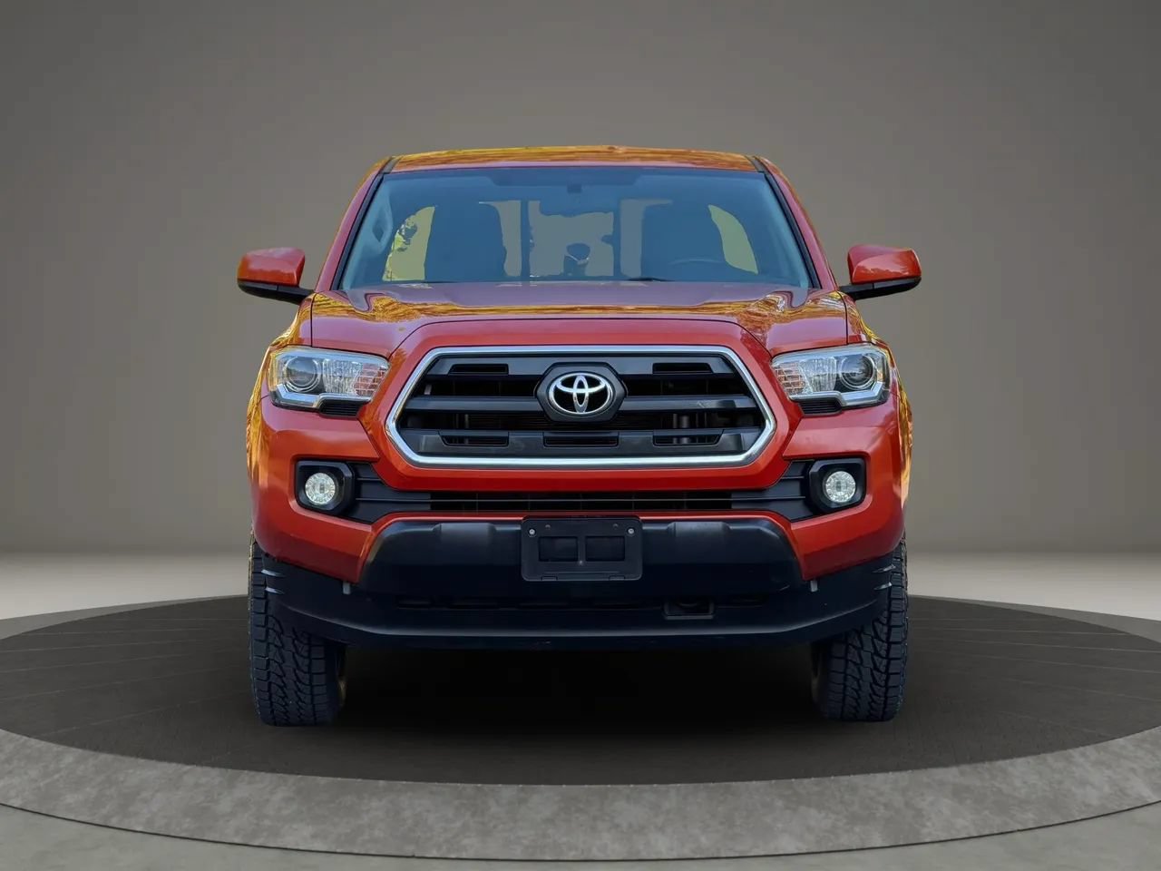 Used 2016 Toyota Tacoma SR5 RWD image 2