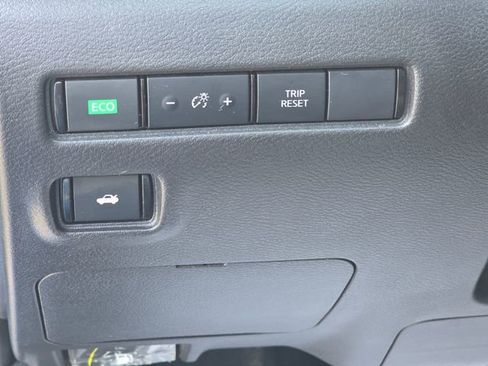 Used 2024 Nissan Sentra SV image 7