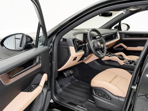 Certified 2026 Porsche Cayenne AWD/4WD image 7