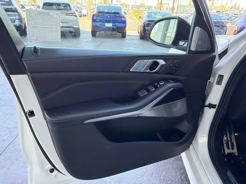 Used 2020 BMW X7 M50i w/ Dynamic Handling Package AWD/4WD image 11
