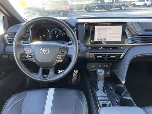 Used 2025 Toyota Camry SE image 14