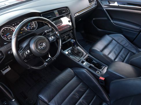 Used 2017 Volkswagen Golf R 4-Door image 6