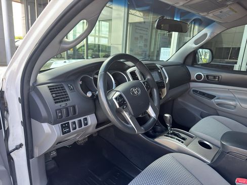 Used 2014 Toyota Tacoma 4x4 Double Cab w/ SR5 Package image 3