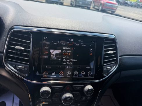 Used 2019 Jeep Grand Cherokee Altitude AWD/4WD image 17