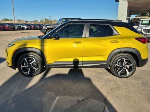 Used 2023 Chevrolet TrailBlazer RS w/ Sun and Liftgate Package image 8