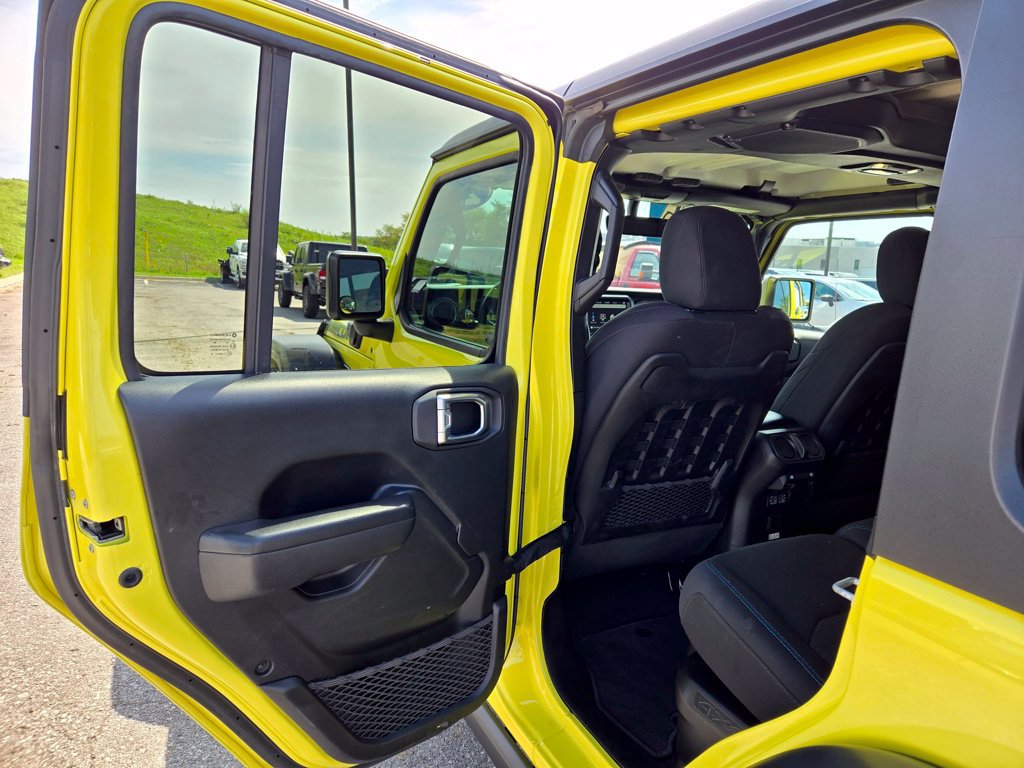 Used 2022 Jeep Wrangler Unlimited Rubicon 4xe AWD/4WD image 27