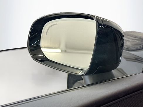 Used 2025 Volvo XC60 B5 Plus image 16