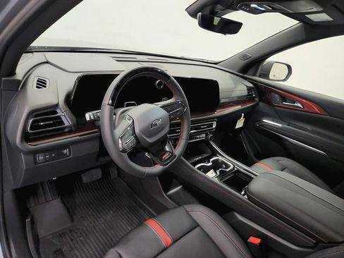 New 2026 Chevrolet Traverse RS w/ LPO, Floor Liner Package FWD image 17