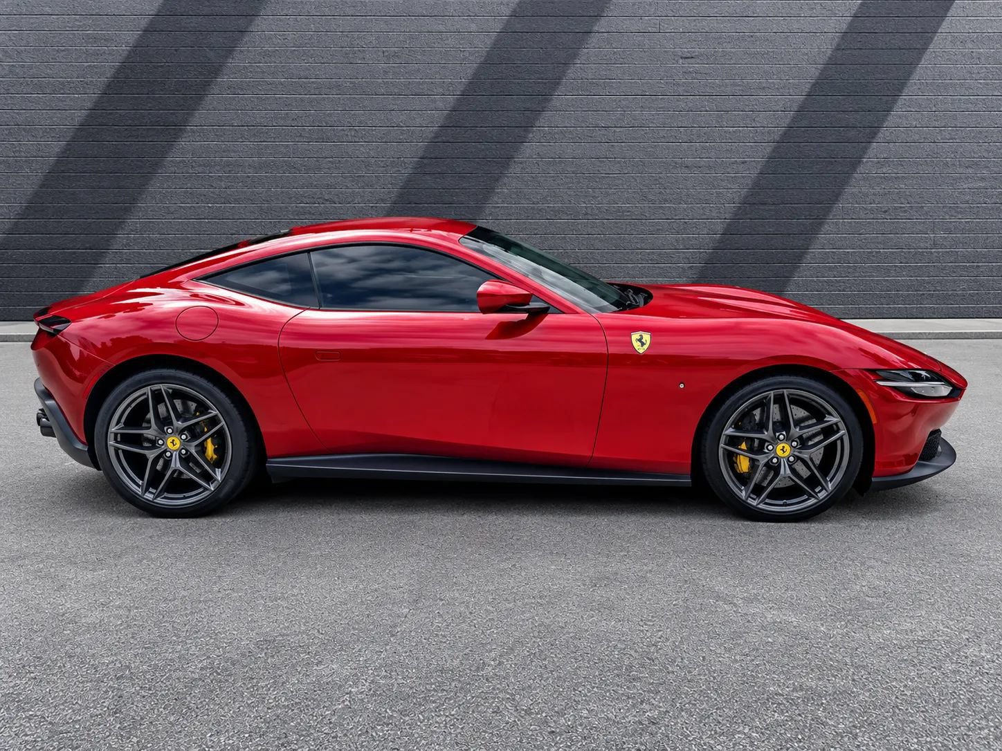 Used 2022 Ferrari Roma RWD image 2