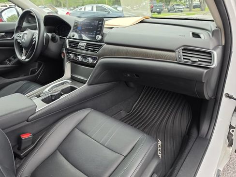 Used 2022 Honda Accord Touring image 14