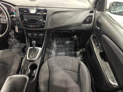 Used 2013 Chrysler 200 LX FWD image 20