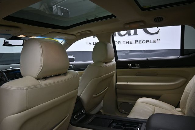 Used 2019 Lincoln MKT AWD image 27