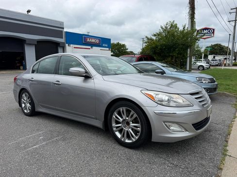 Used 2013 Hyundai Genesis 3.8 w/ Premium Pkg RWD image 7