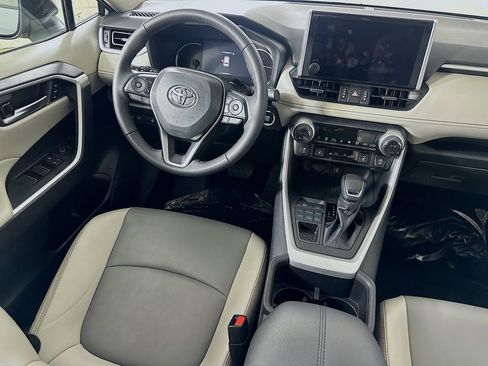 Used 2023 Toyota RAV4 XLE Premium image 17
