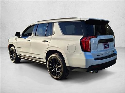 Used 2022 GMC Yukon Denali w/ Denali Premium Package image 9