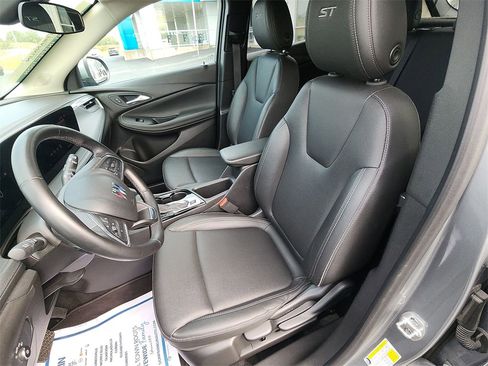 Used 2024 Buick Encore GX Sport Touring image 11