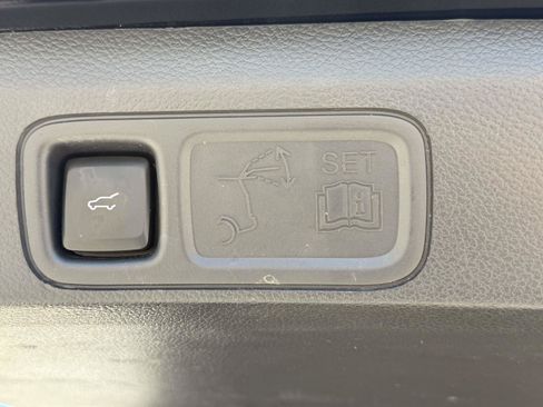 Used 2024 Ford Expedition Limited RWD image 10
