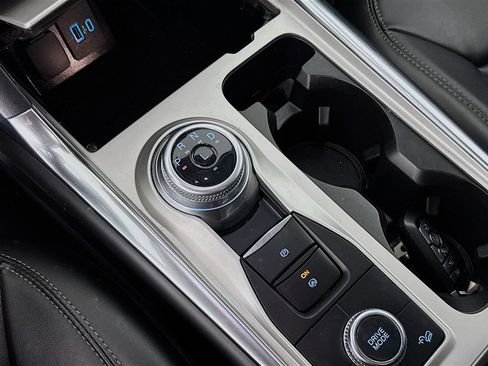 Used 2022 Ford Explorer XLT w/ Equipment Group 202A image 17