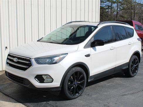Used 2017 Ford Escape SE w/ Equipment Group 201A FWD image 1