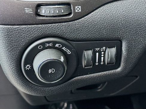 Used 2019 Jeep Cherokee Trailhawk w/ Cold Weather Group image 16