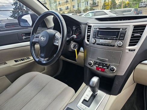 Used 2013 Subaru Outback 2.5i Premium AWD/4WD image 11
