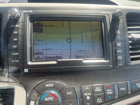 Used 2012 Toyota Sienna XLE w/ Premium Pkg FWD image 21