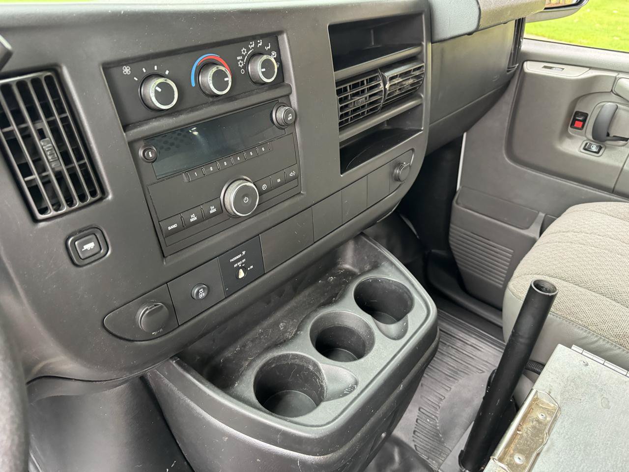 Used 2014 Chevrolet Express 2500 RWD image 34