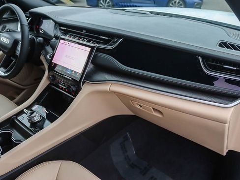 Used 2023 Jeep Grand Cherokee 4WD 4xe image 40