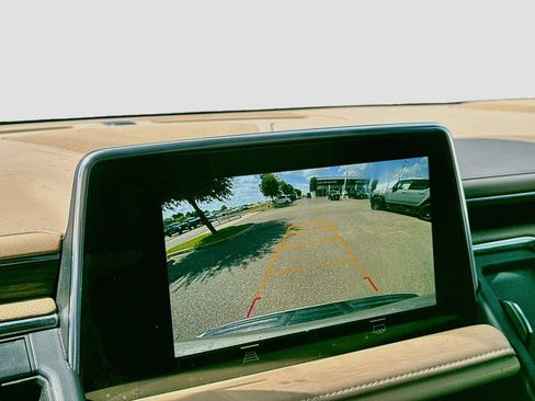 Used 2023 Chevrolet Tahoe Premier RWD image 17
