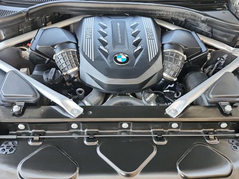 Used 2022 BMW X7 M50i AWD/4WD image 33