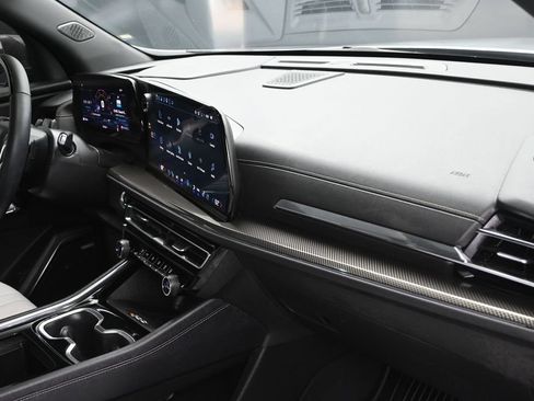 Used 2025 Chevrolet Traverse High Country w/ LPO, Floor Liner Package FWD image 23