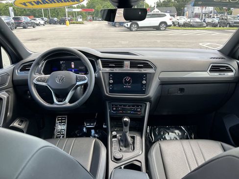 Certified 2023 Volkswagen Tiguan SE R-Line AWD/4WD image 22