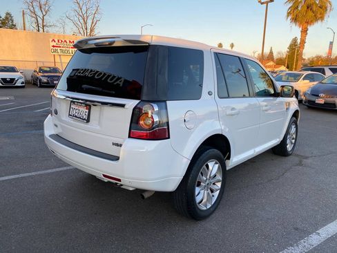 Used 2013 Land Rover LR2 HSE AWD/4WD image 3