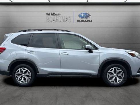 Used 2023 Subaru Forester Premium AWD/4WD image 3