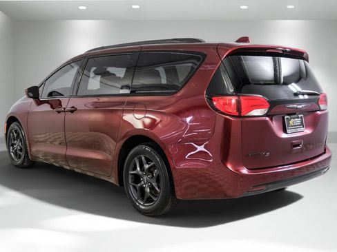 Used 2018 Chrysler Pacifica Touring-L Plus w/ Advanced Safetytec Group FWD image 8