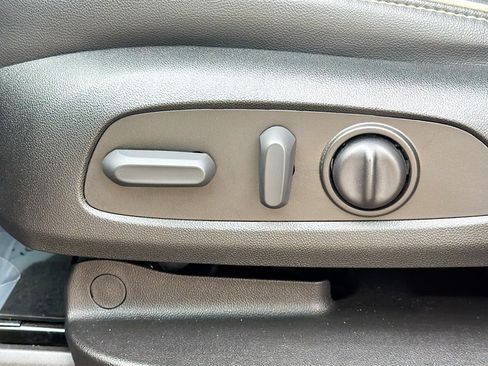 Used 2023 Chevrolet Traverse Premier image 27