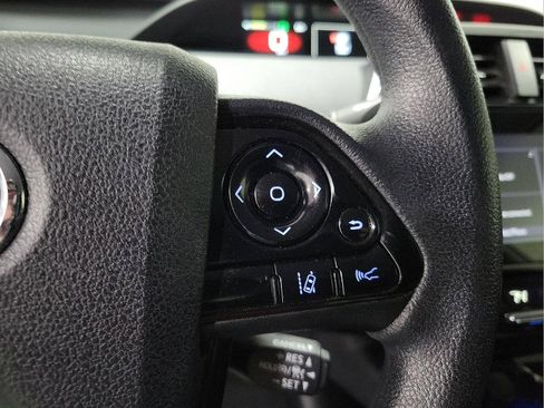 Used 2022 Toyota Prius L Eco image 17