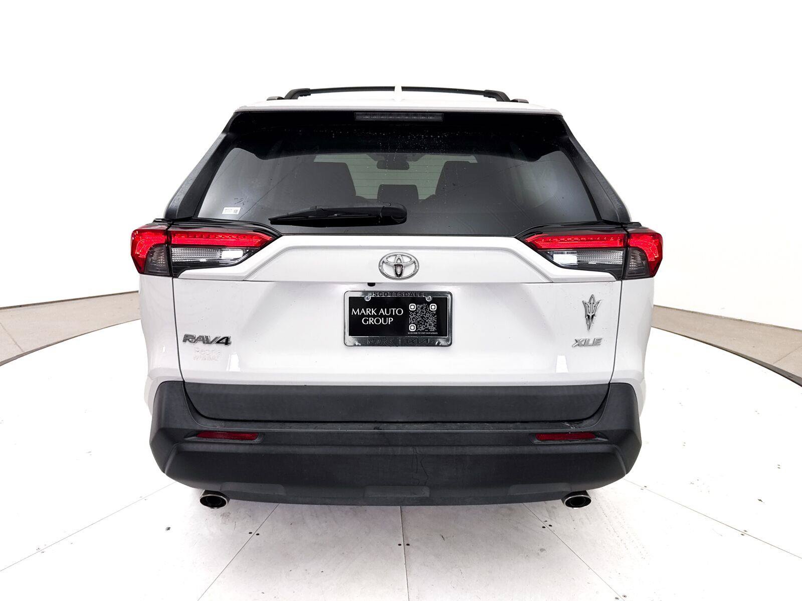 Used 2020 Toyota RAV4 XLE w/ Convenience Package FWD image 17