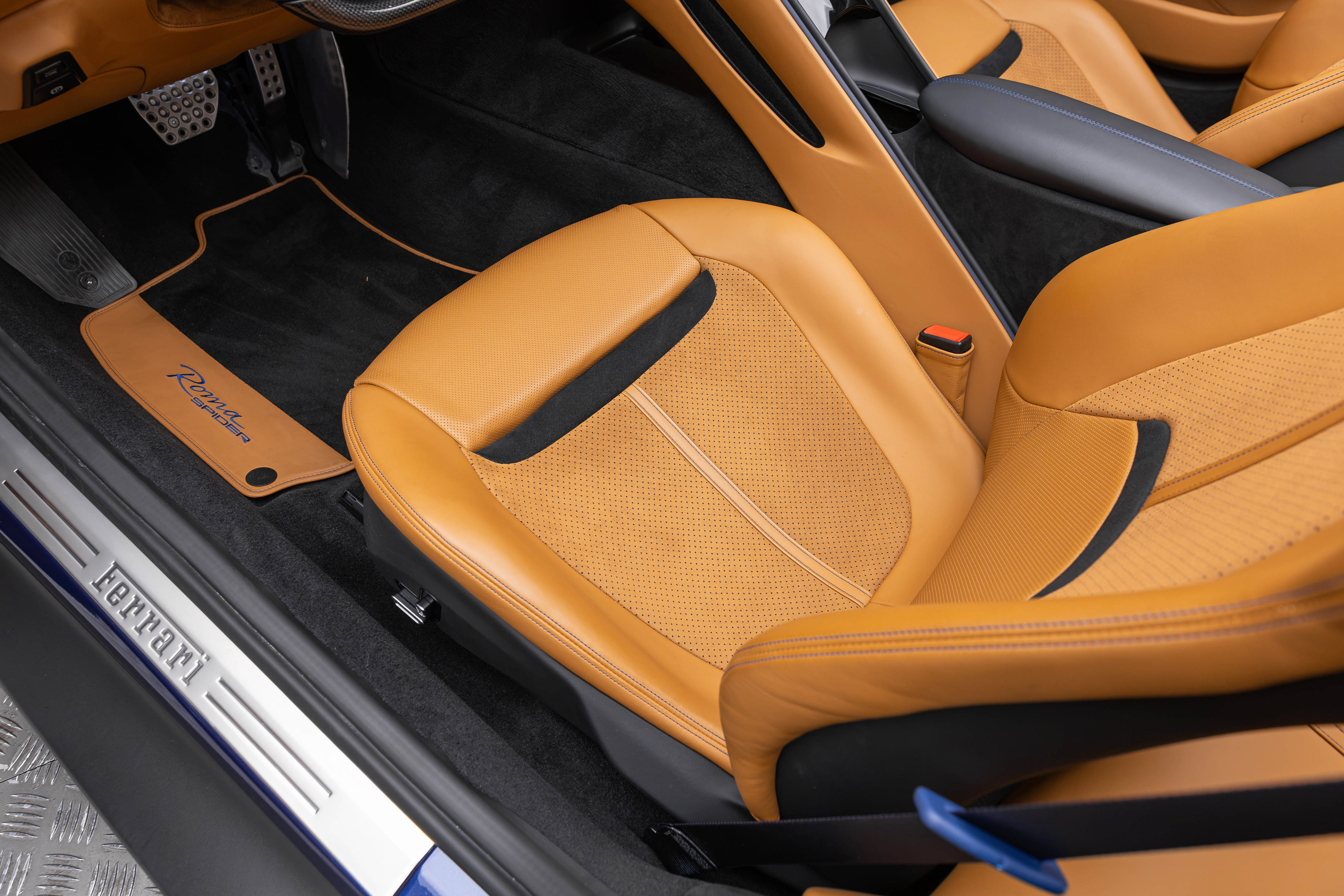 Used 2025 Ferrari Roma Spider RWD image 18