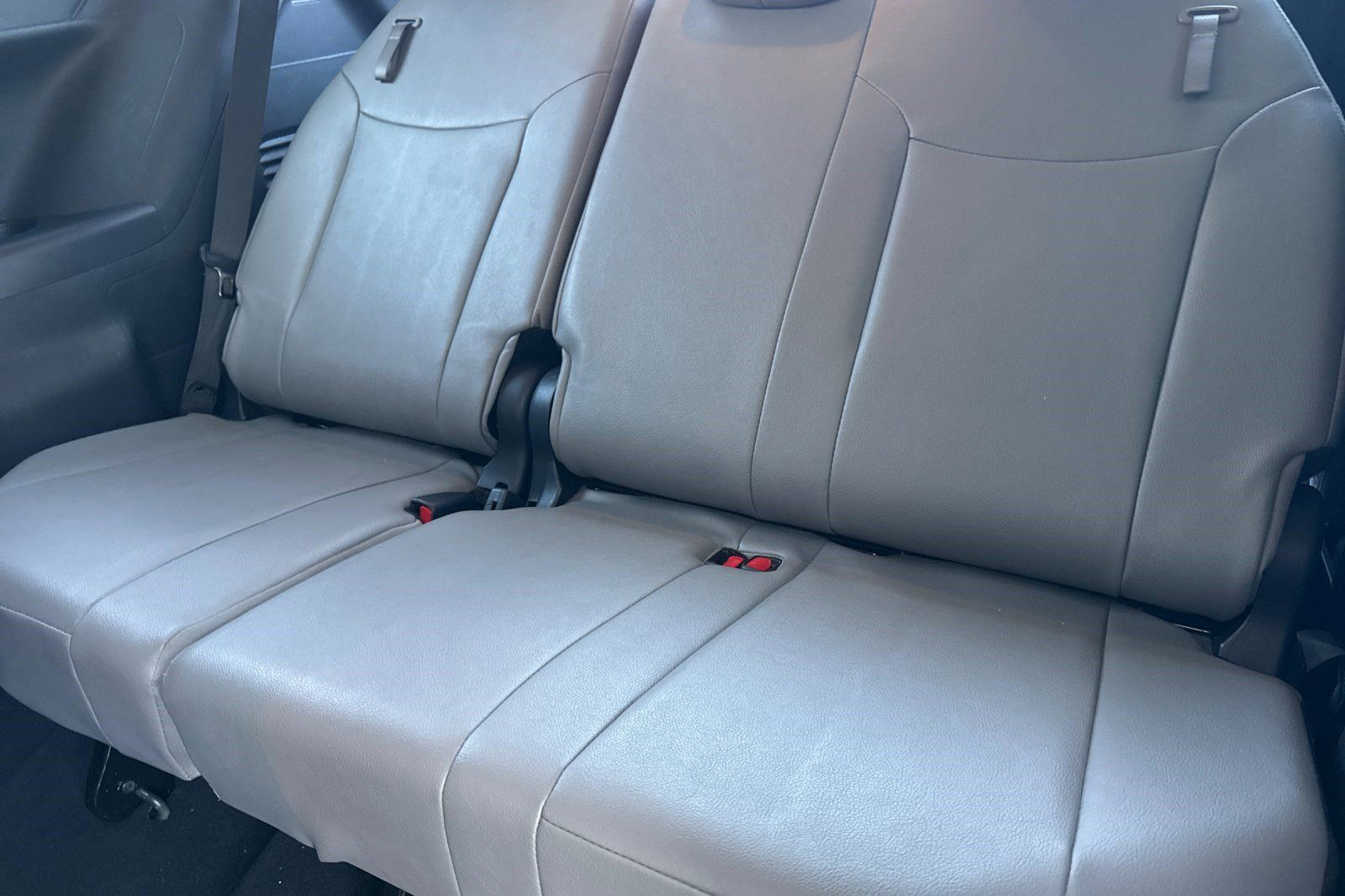 Used 2026 Toyota Sienna XLE FWD image 34