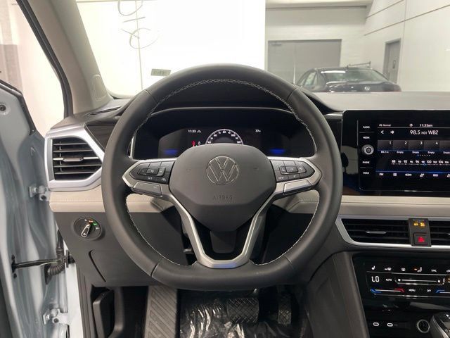New 2027 Volkswagen Taos SE AWD/4WD image 15