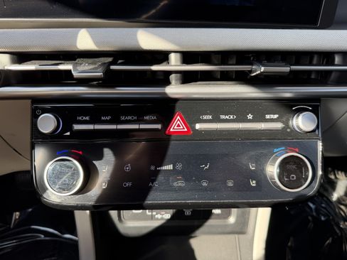 Used 2025 Hyundai Tucson Limited FWD image 26